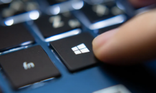 How to disable the built-in laptop keyboard in Windows