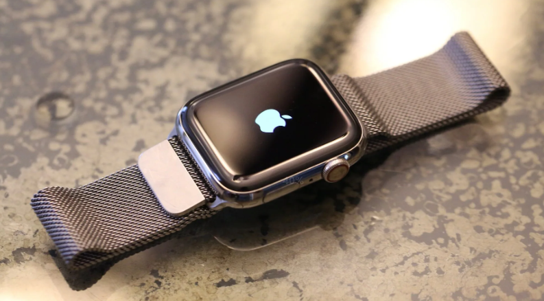 Apple Watch：铝与不锈钢的比较 测评 第1张